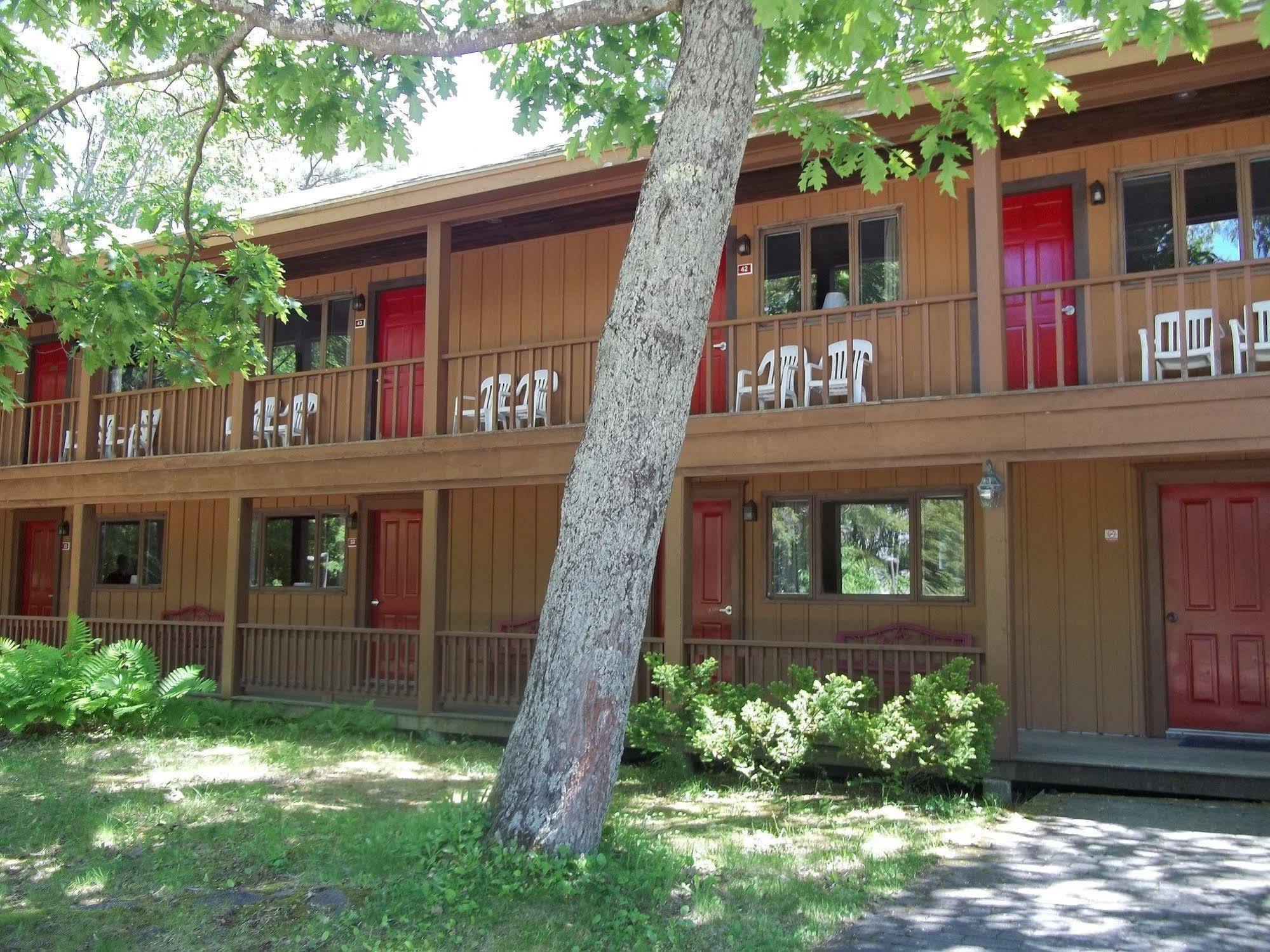 Woods Motel